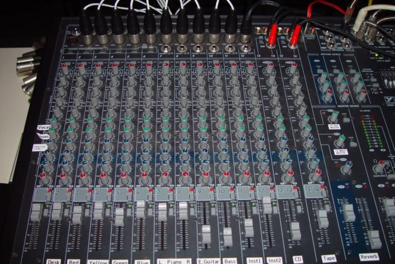 Mixing in Mono or Stereo? Which one is better? - The Home Recordings